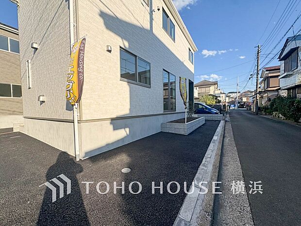 十分な広さのカースペースは、お車2台分の広さがあります。