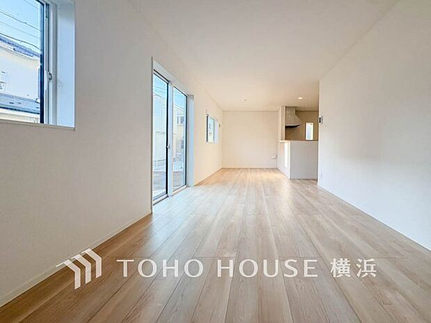 忙しい朝でも、しっかり家族が揃って食事をして頂けるゆとりある大きさのダイニングスペース。