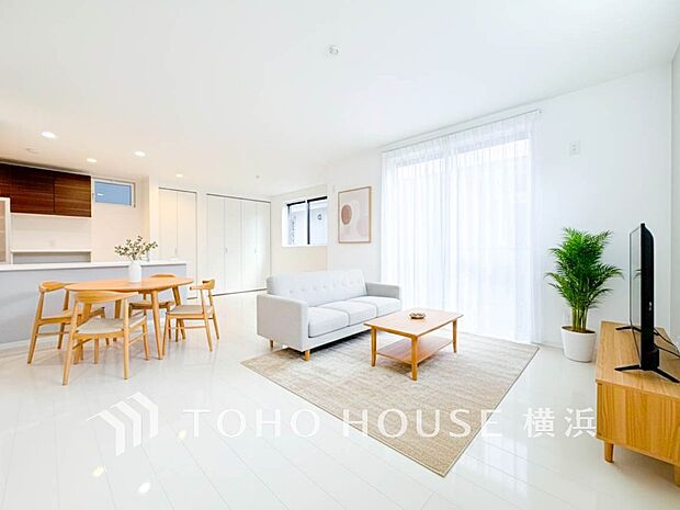 寛ぎとコミュニケーションを育む居心地のよい場所。(家具はAI加工です)