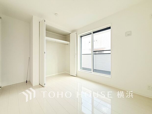 心地よい光と風があふれています。プライベートな自分時間を快適に過ごせるお部屋。