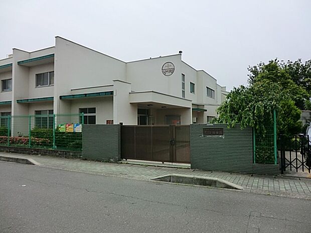 スミレ幼稚園　350m　カトリック大和教会の所属協会として開園された幼稚園。未就園児のスミレプレイルームもあります。   