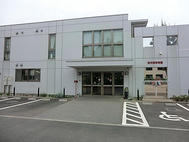 南林間保育園 350m 閑静な住宅街に囲まれた静かな保育環境。家庭的な雰囲気での保育を心がけています。