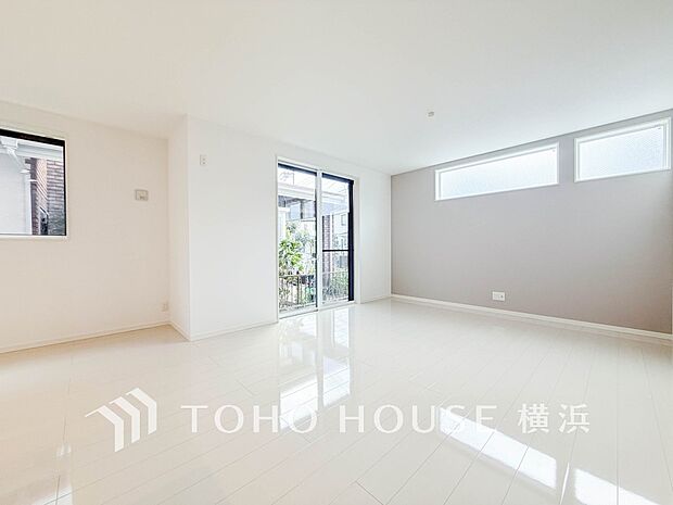 光と風があふれる開放的なリビングダイニングには自然と家族みんなが集まってきます。