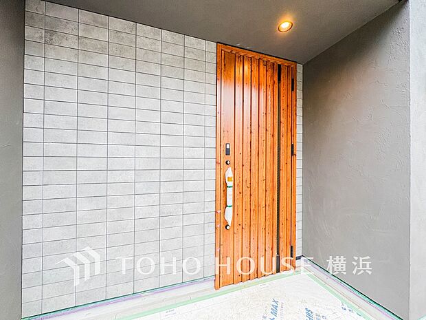 帰宅されるご家族や訪れる方を優しく迎え、安らぎに満ちた生活空間を予感させてくれます。