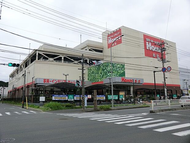 島忠ホームズ港北高田店　1300m　家具やインテリア、ガーデニングや日用品、ペット用品、ＤＩＹまで揃うホームセンター。 