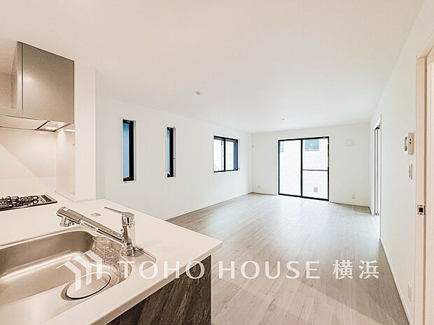 対面キッチンでリビングのご家族と会話を楽しみながらお料理できます。