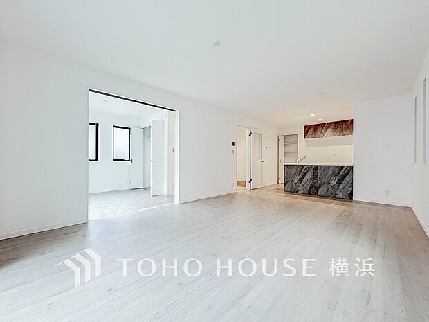 開放感あるリビングダイニング。ご家族とのんびりしたひと時を過ごせますね。