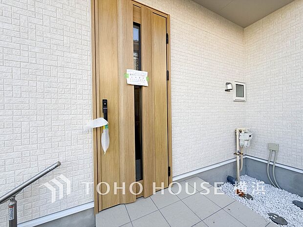 デザイン性の高いエントランスは、住む方のプライドを満たすクオリティ。