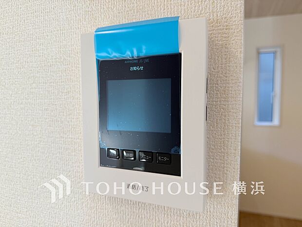 誰が来てもわかる様にモニター付きインターホンを設置。快適と安らぎを合わせた優しい設計。 