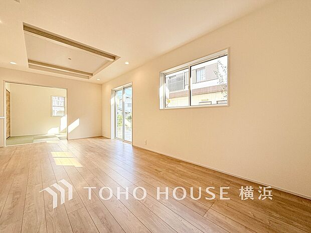 忙しい朝でも、しっかり家族が揃って食事をして頂けるゆとりある大きさのダイニングスペース