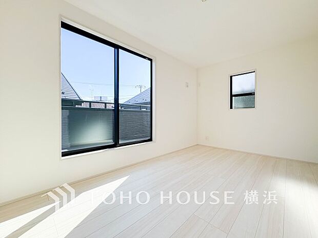 心地よい光と風があふれています。プライベートな自分時間を快適に過ごせるお部屋。（3号棟）