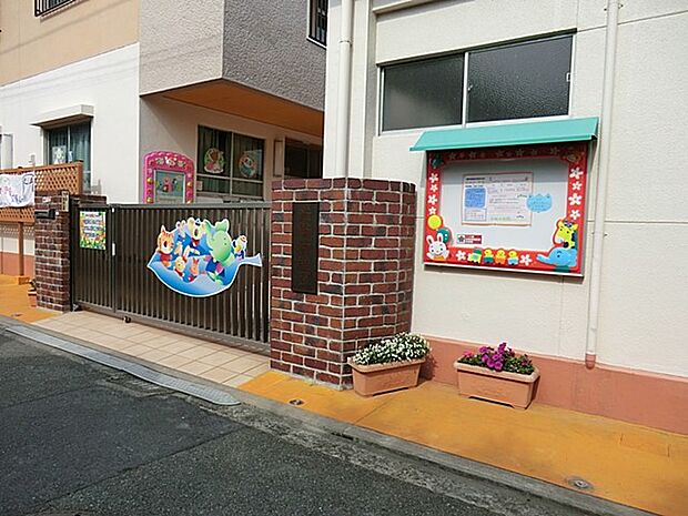 光輪幼稚園　1200m　『元気で明るく素直な子』の育成をめざしています。あそびを通しての経験を深める機会を多くしています。 