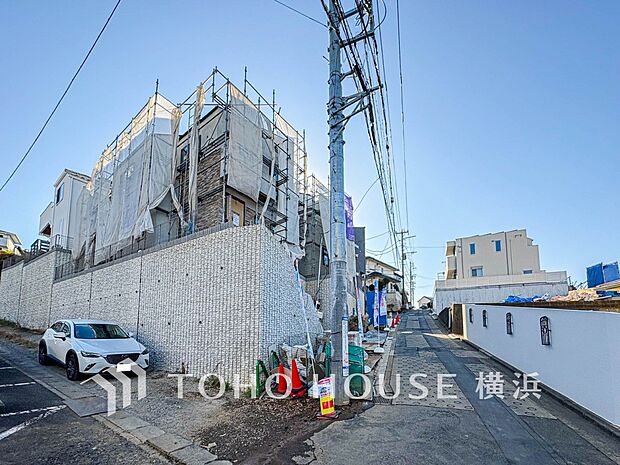 表現された空間は豊かな光と風を纏い、暮らしの時間を豊かにしてくれます。（2025年11月撮影）