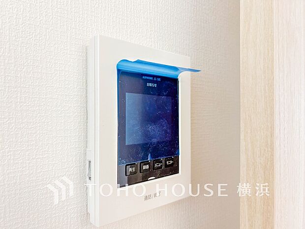 誰が来てもわかる様にモニター付きインターホンを設置。快適と安らぎを合わせた優しい設計。 