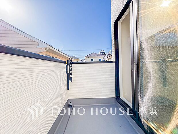 お部屋にも爽やかな風と暖かく柔らかな日差しが差し込み、毎日の暮らしを豊かに彩ります。