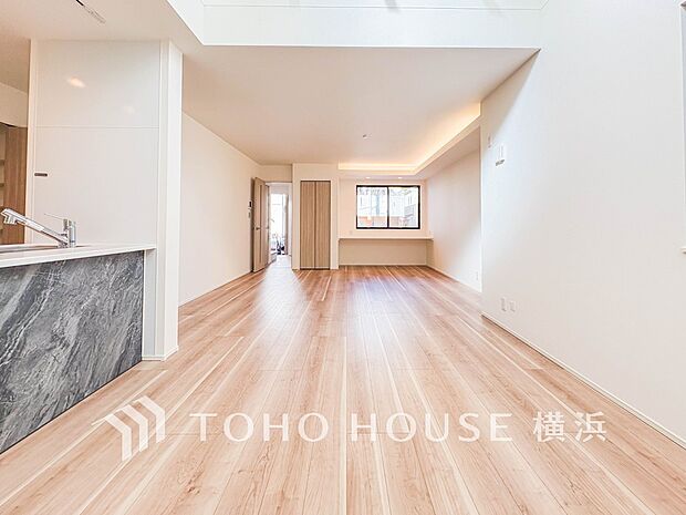 落ち着いた雰囲気に包まれた伸びやかな空間で、ゆったりと家族団らんの時間を過ごせます。