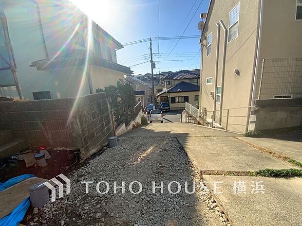 敷地内に駐車スペースがあると、日々の暮らしのをスムーズに運ぶ事が出来ます。(2025年12月撮影)