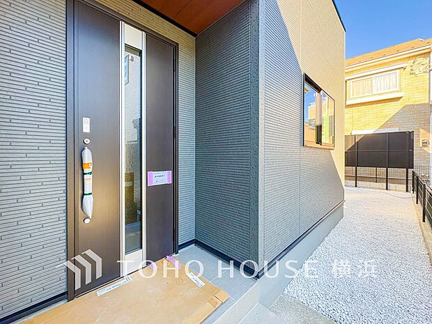 お住まいの顔となる玄関。住まう方のプライドを満たすクオリティを備えています。