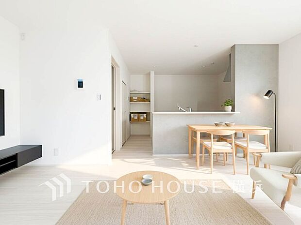 寛ぎとコミュニケーションを育む居心地のよい場所。(家具・装飾品はAI加工です)