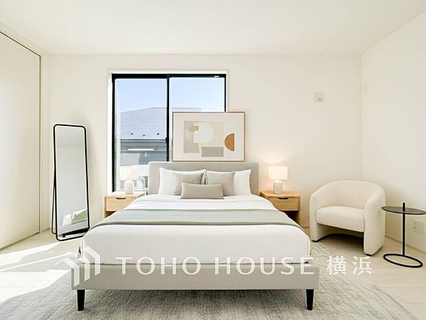 通風・採光にも優れ、プライベートな自分時間を快適に過ごせるお部屋。(家具・装飾品はAI加工です)