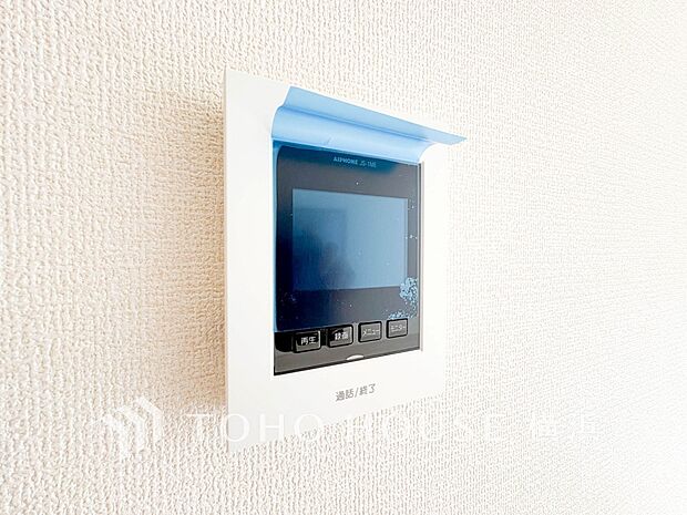 誰が来てもわかる様にモニター付きインターホンを設置。快適と安らぎを合わせた優しい設計。