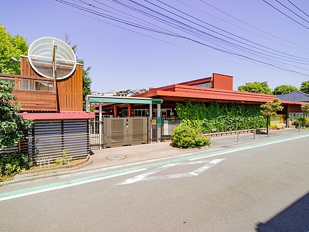 キッズビレッジつくし保育園 350m 園庭にはつくしタワーがそびえ、園内は木のぬくもりに包まれています。