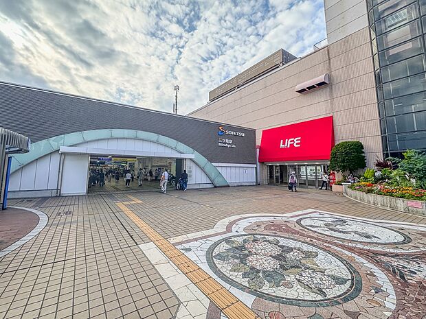 三ツ境駅(相鉄線) 960m 横浜駅までは急行乗車で約17分。小田急江ノ島線が乗り入れる大和駅へは2駅6分。