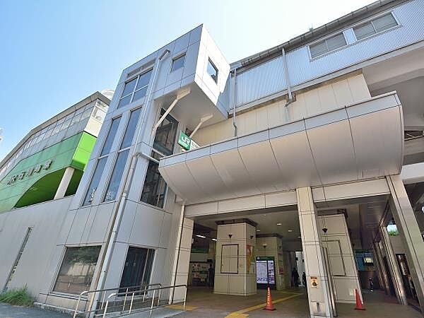 ＪＲ京浜東北線「石川町」駅　1360m　横浜駅まで3駅7分。山手や元町、中華街といった横浜の主要な観光スポットへの入り口の駅です。