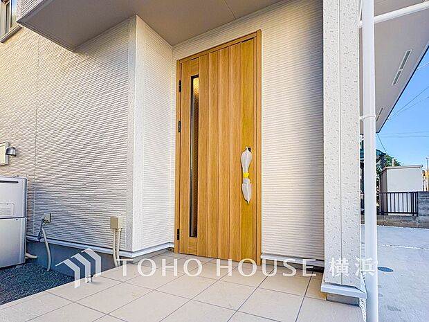 お住まいの顔となる玄関。住まう方のプライドを満たすクオリティを備えています。 