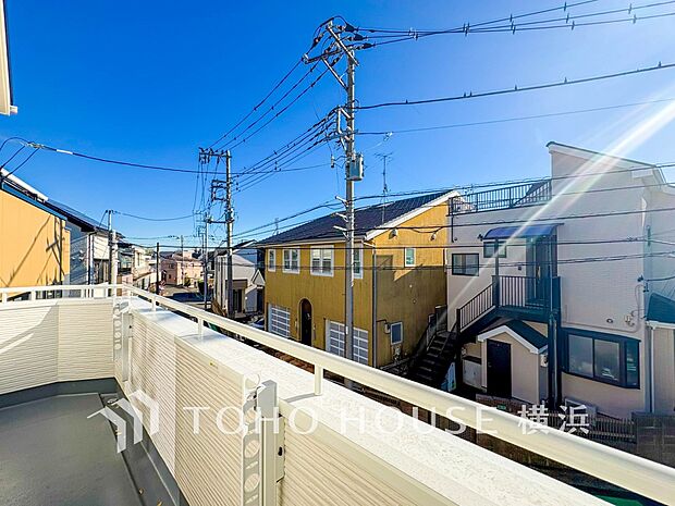 心地よい陽射しや暖かな風を楽しむことが出来るバルコニー。