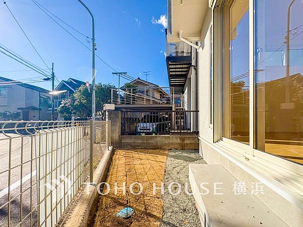 ガーデニングで色とりどりの草花を綺麗に飾ればより一層華やかな空間になります。