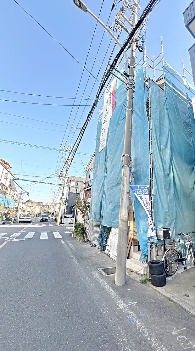 お住まいの顔となる玄関。住まう方のプライドを満たすクオリティを備えています。(2025年12月撮影)