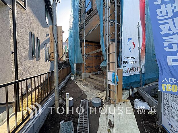 お住まいの顔となる玄関。住まう方のプライドを満たすクオリティを備えています。(2025年12月撮影)