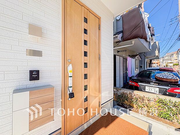 帰宅されるご家族や訪れる方を優しく迎え、安らぎに満ちた生活空間を予感させてくれます。