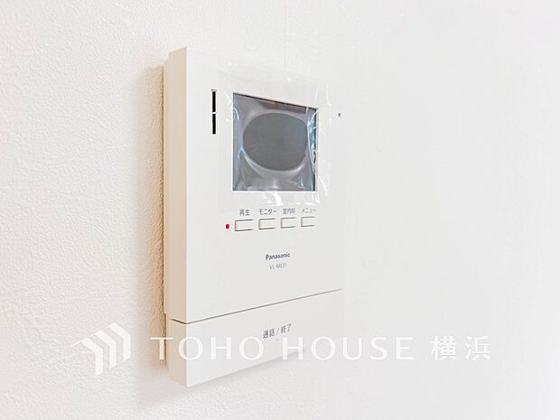 誰が来てもわかる様にモニター付きインターホンを設置。快適と安らぎを合わせた優しい設計。 