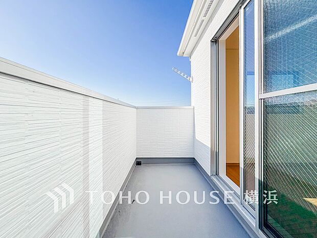 お部屋にも爽やかな風と暖かく柔らかな日差しが差し込み、毎日の暮らしを豊かに彩ります。