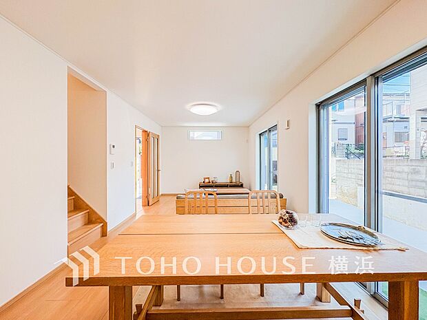 ここにはみんなが集い、食事と楽しい会話が始まるスペース。