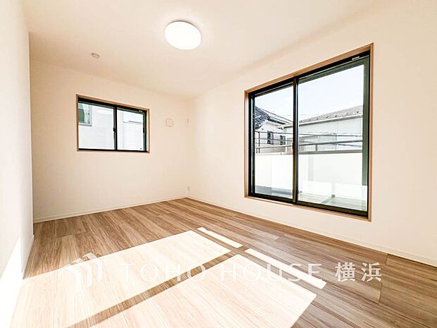 心地よい光と風があふれています。プライベートな自分時間を快適に過ごせるお部屋。