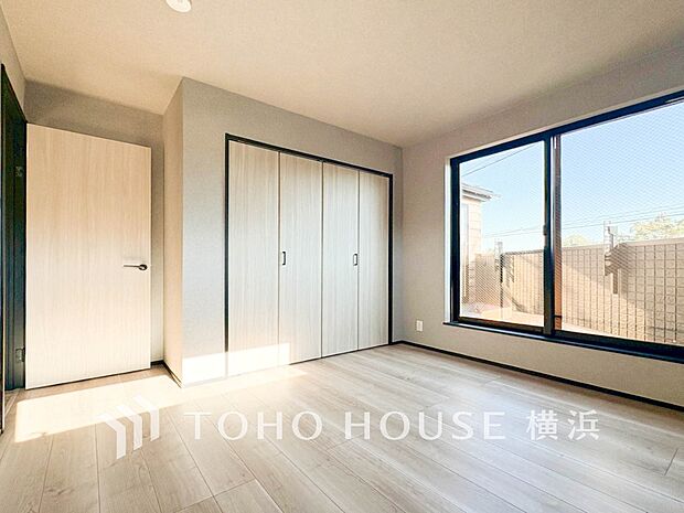 一日の疲れをいやしてくれる寝室。時を忘れて過ごす場所として過ごせるお部屋。（C棟）