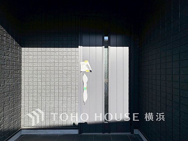 お住まいの顔となる玄関。住まう方のプライドを満たすクオリティを備えています。