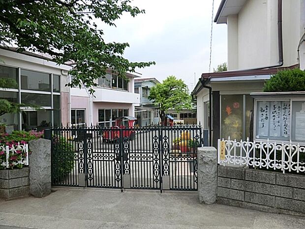 中山幼稚園 500m 小学校に入るための基本的な生活習慣の育成を中心に、友達が沢山できる場所となるよう、目指している。