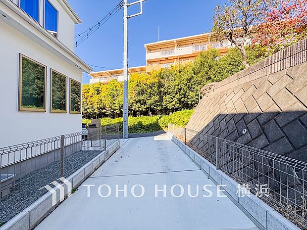 十分な広さのカースペースは、お車2台分の広さがあります。