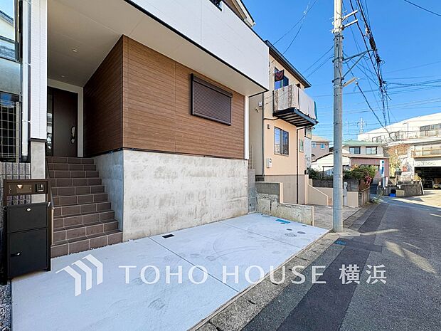 お住まいの顔となる玄関。住まう方のプライドを満たすクオリティを備えています。