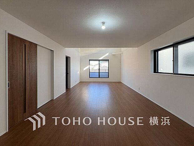 家族と過ごす時間を大切にしたい方にぴったりの明るくゆとりある住空間です。