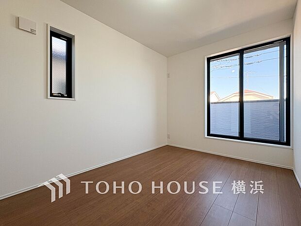 心地よい光と風があふれています。プライベートな自分時間を快適に過ごせるお部屋。