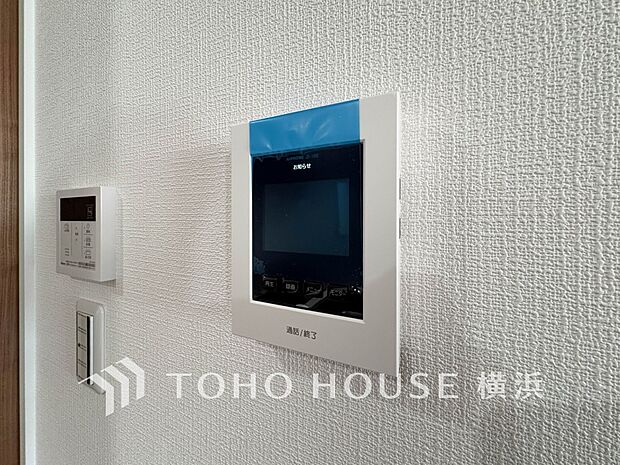 誰が来てもわかる様にモニター付きインターホンを設置。快適と安らぎを合わせた優しい設計。