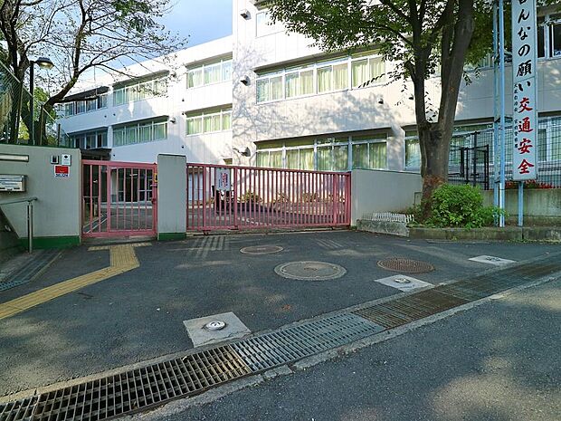 川崎市立犬蔵小学校 950m