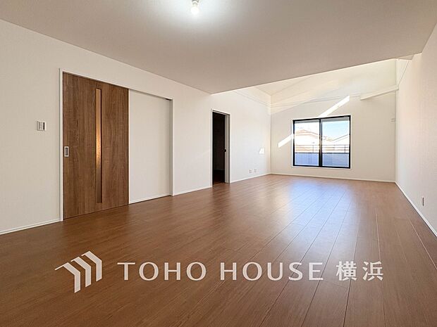 開放感あるリビングダイニング。ご家族とのんびりしたひと時を過ごせますね。