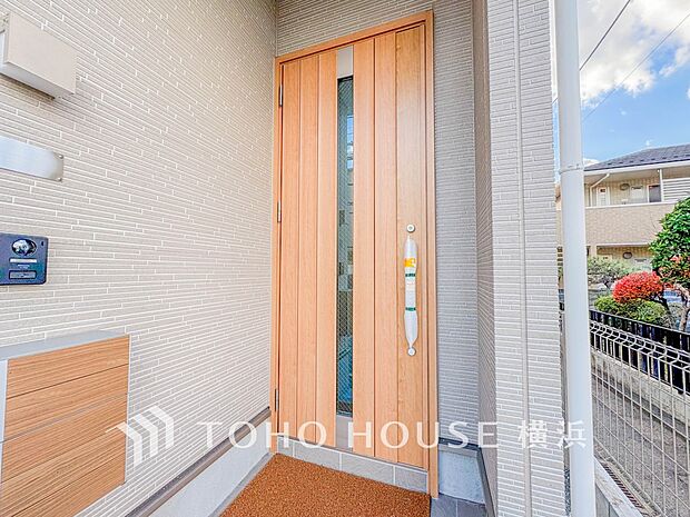 帰宅されるご家族や訪れる方を優しく迎え、安らぎに満ちた生活空間を予感させてくれます。