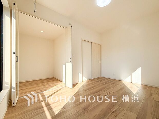 ウォークインクローゼットは家族みんなの衣類が収納できるよう広めに設計。